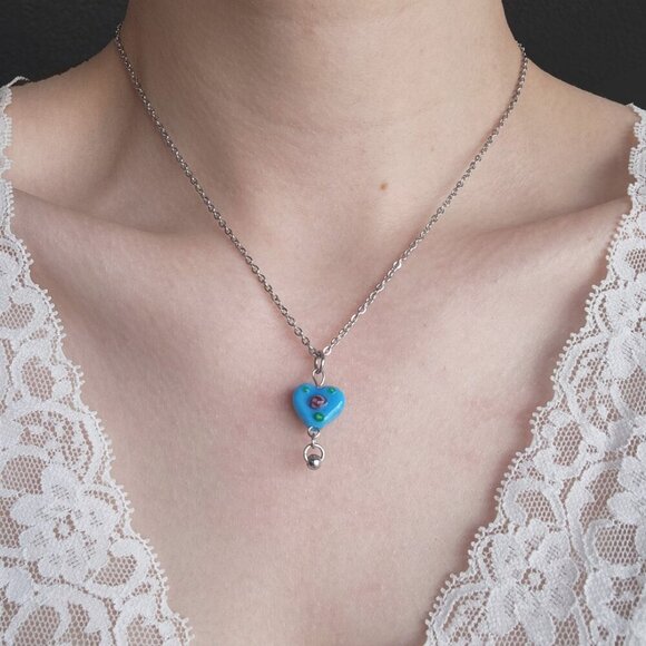 Vintage antique dainty blue glass flower heart necklace - Picture 1 of 9